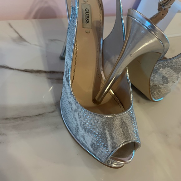 Guess silver heels size 7 - Picture 3 of 9